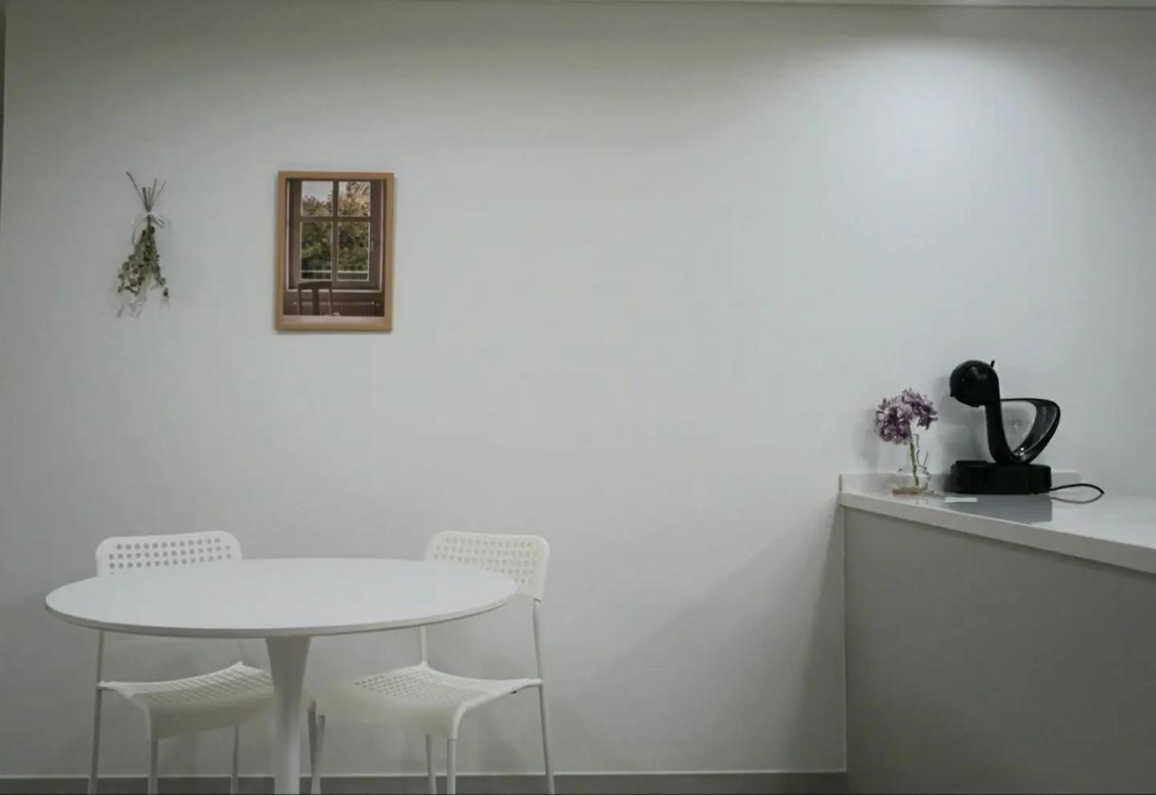 Room image 4