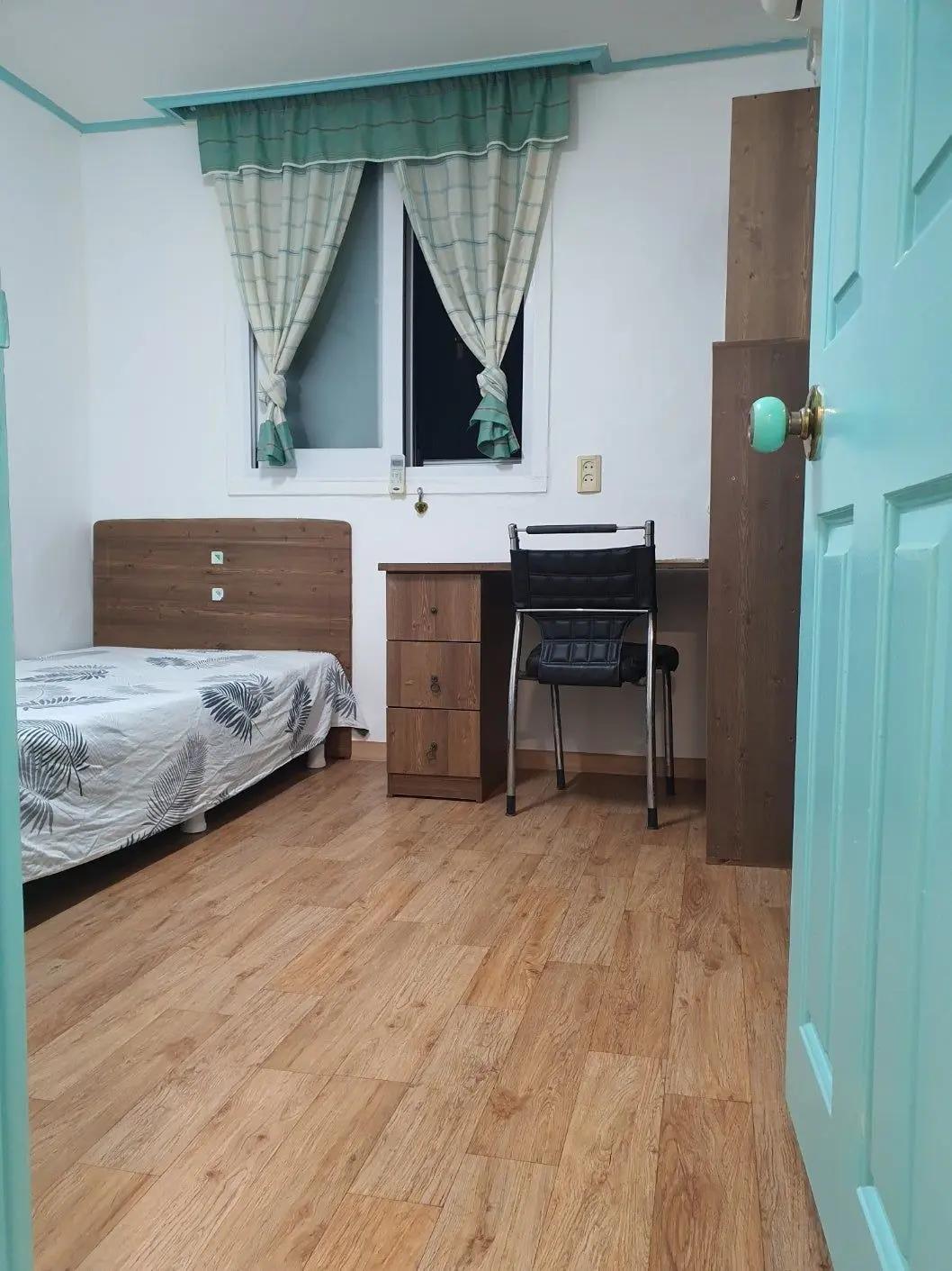 Room image 5