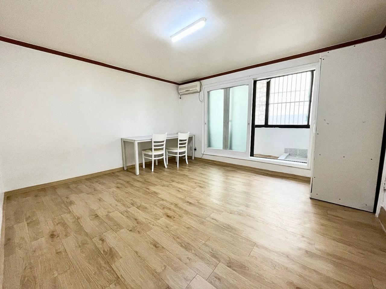 Room image 6