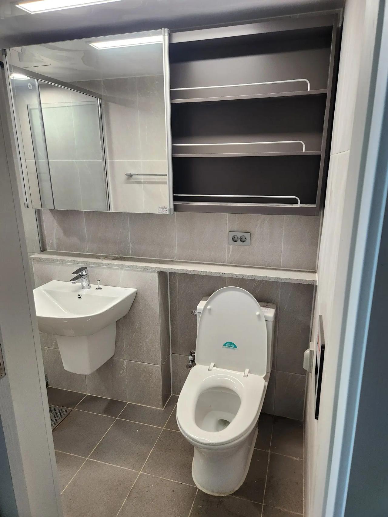Room image 4