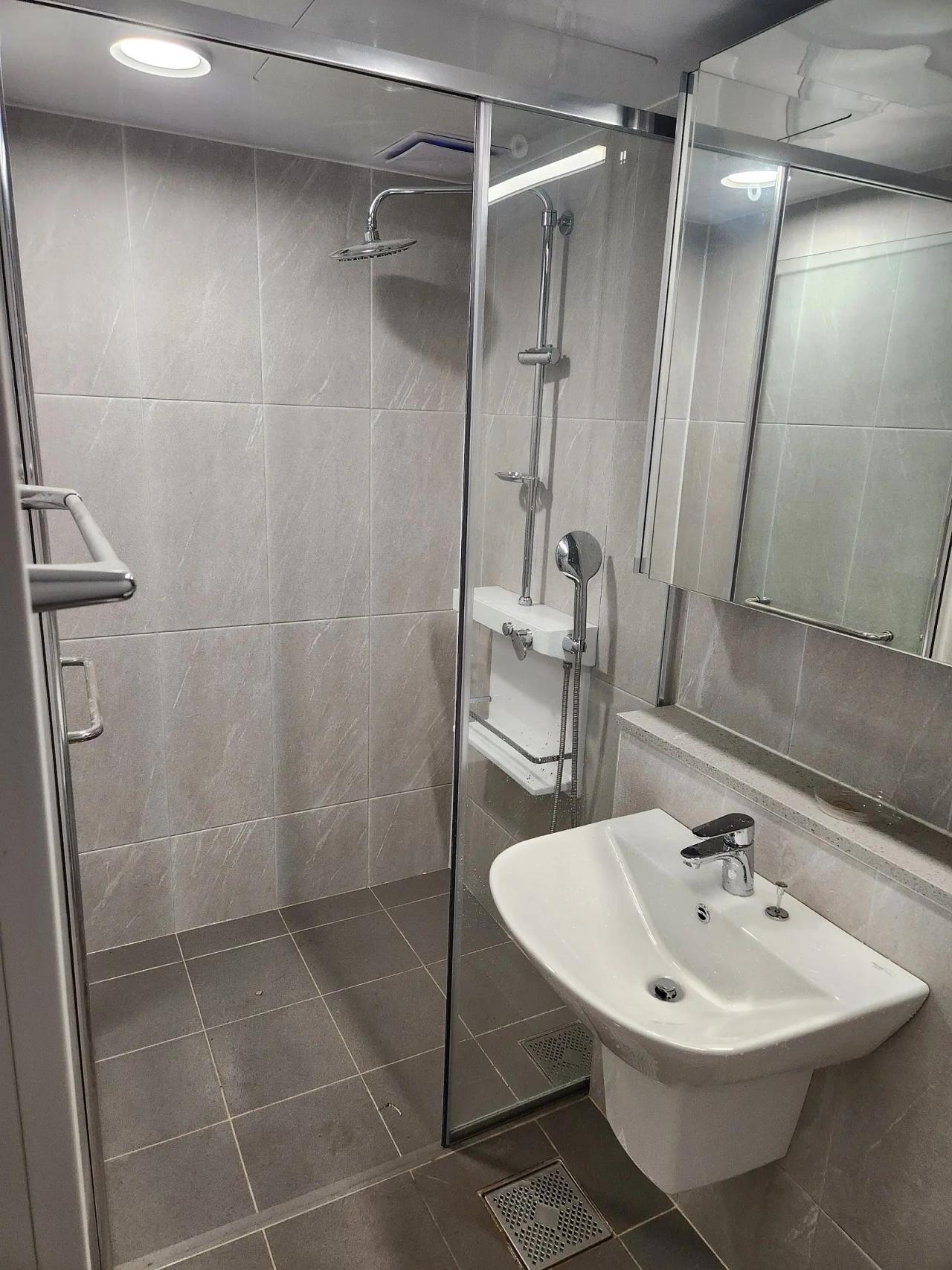 Room image 6
