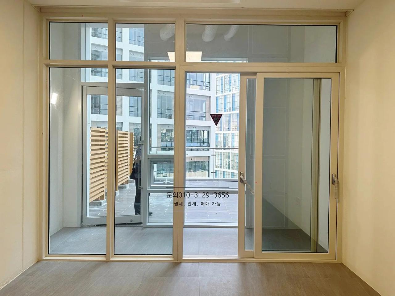 Room image 8