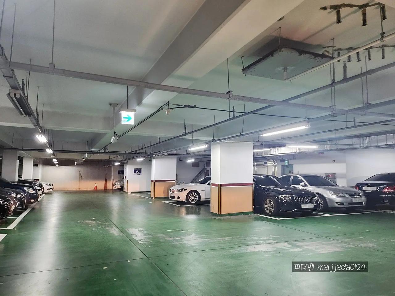Room image 8