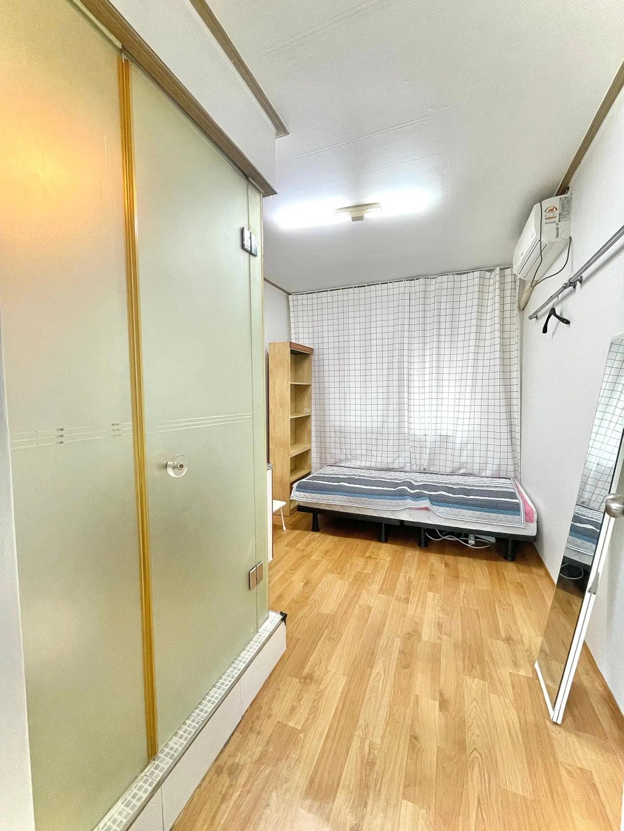 Room image 3