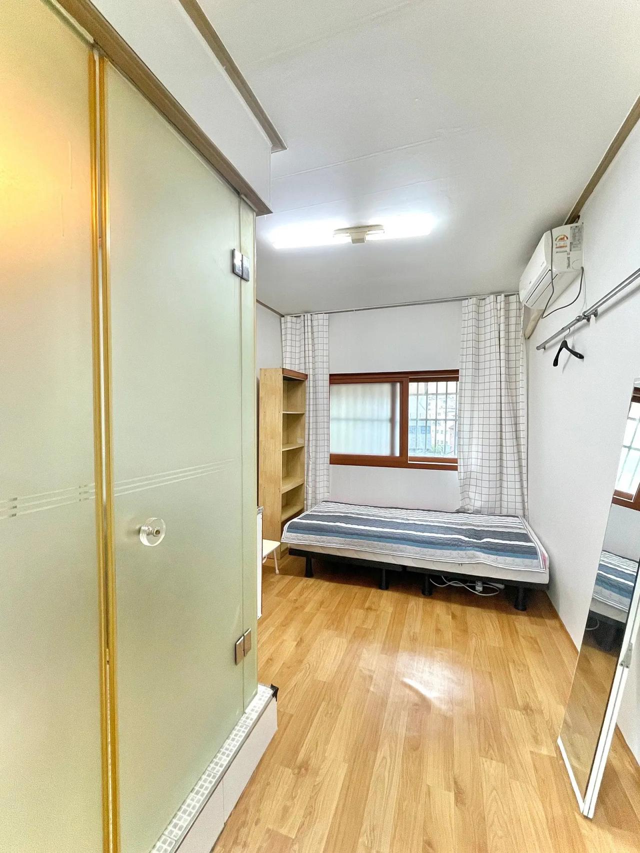 Room image 5