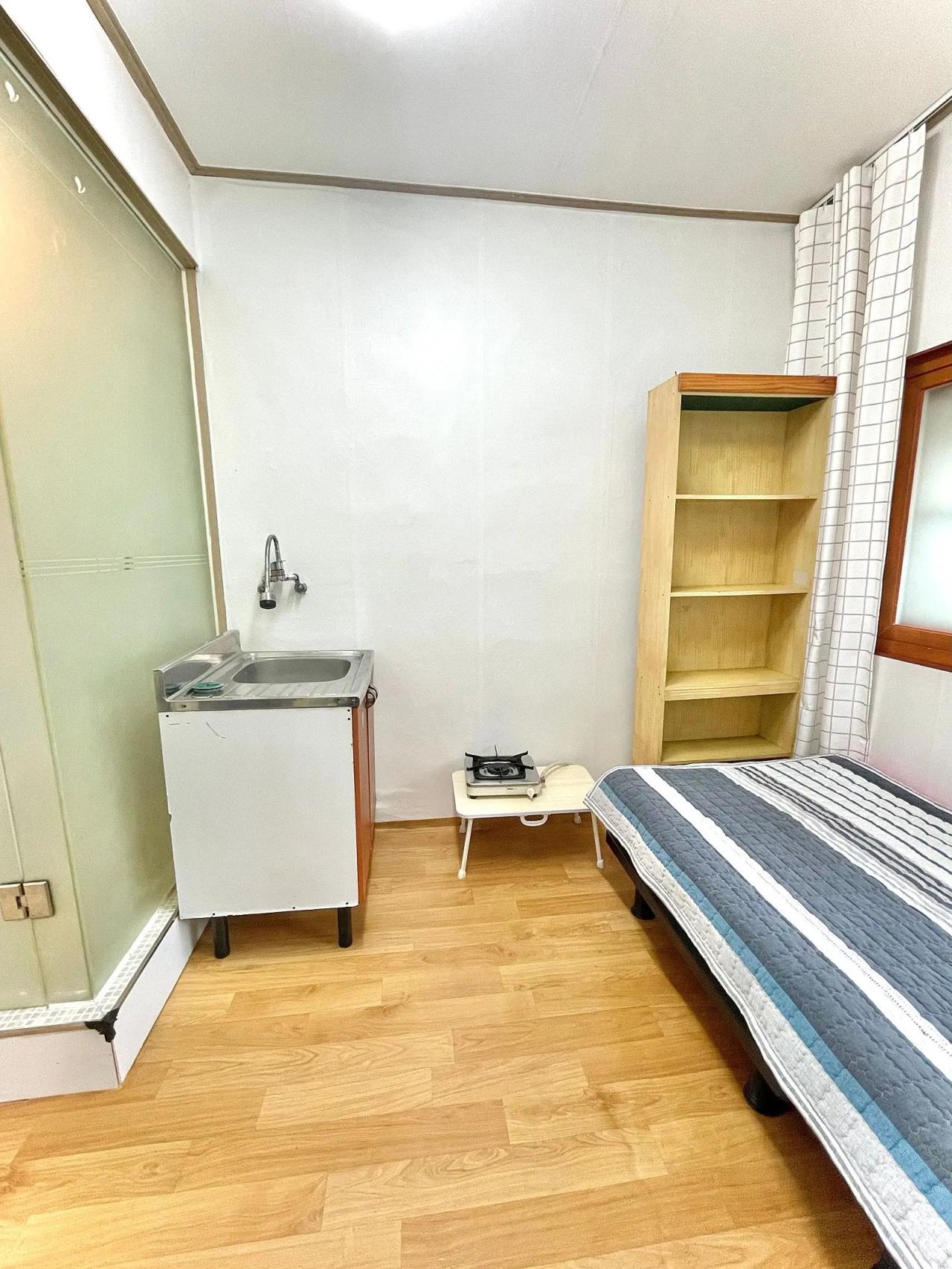 Room image 6