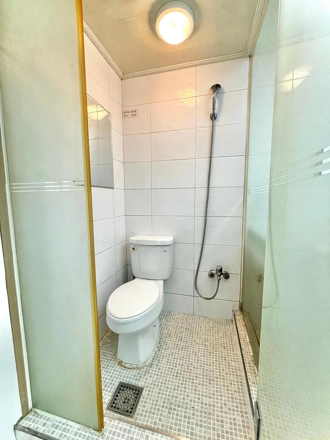 Room image 10