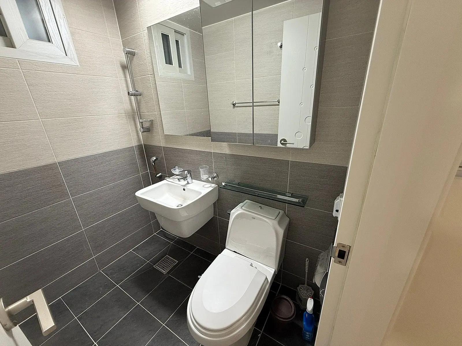 Room image2