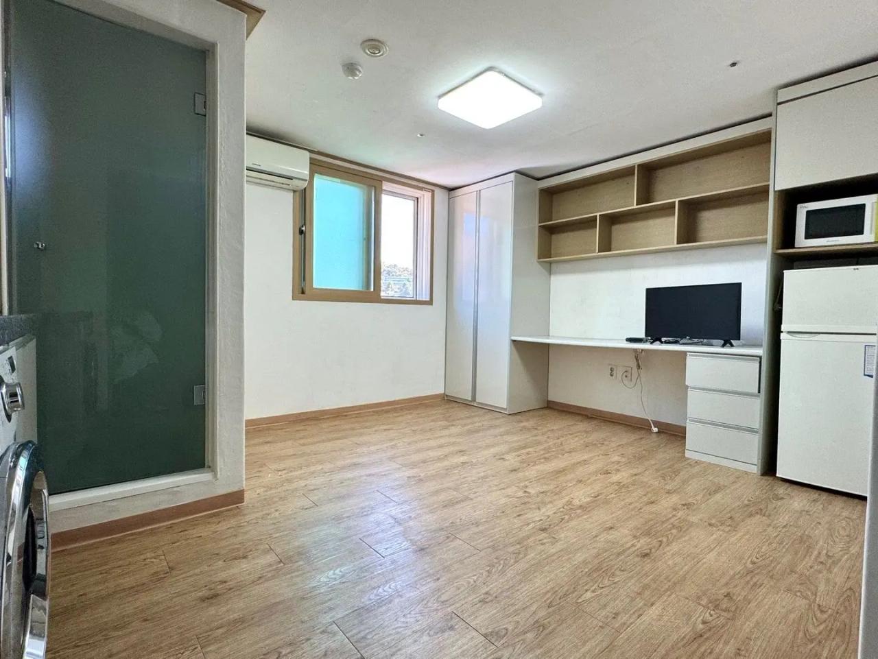 Room image 8