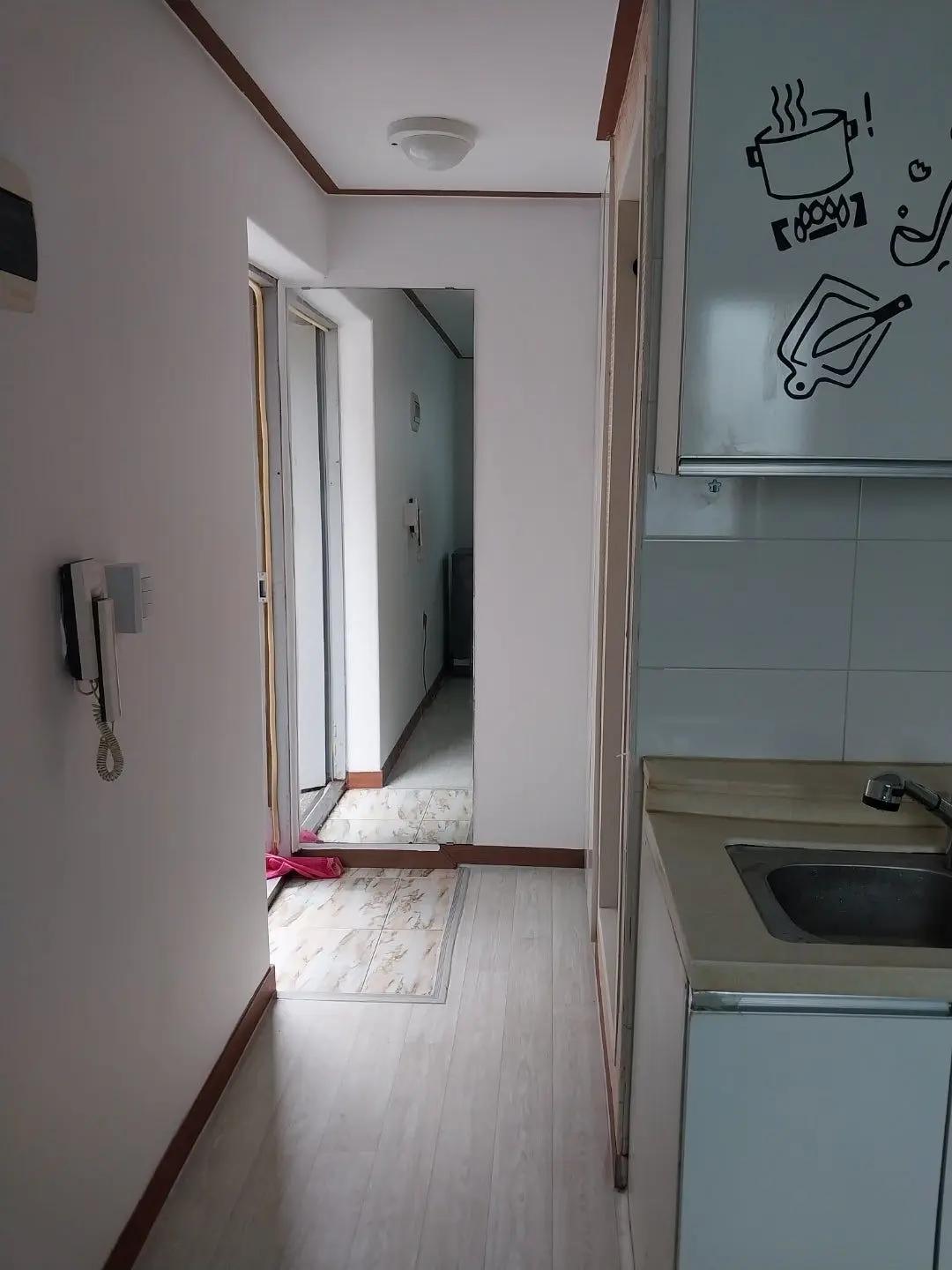 Room image 4