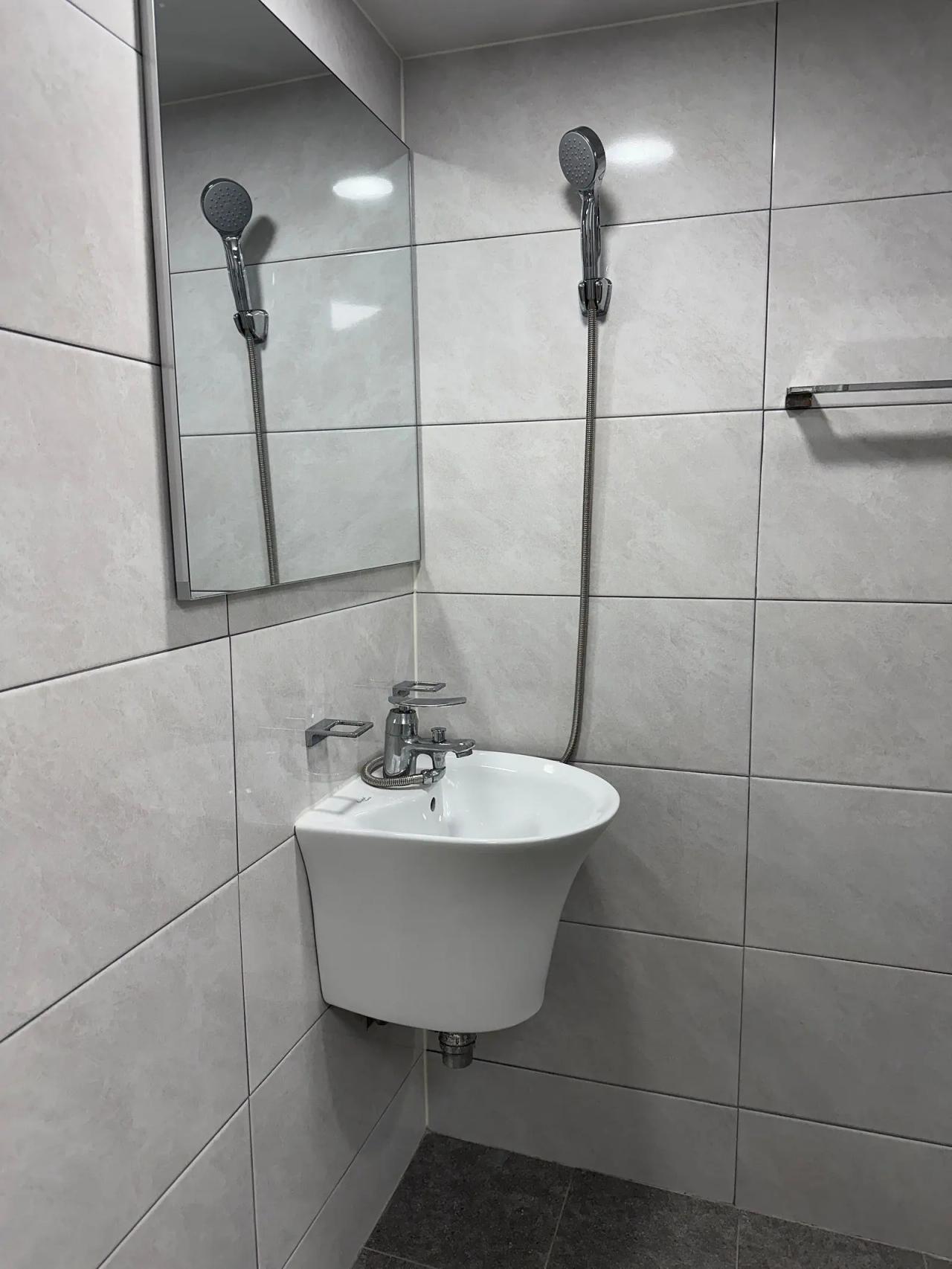 Room image 3