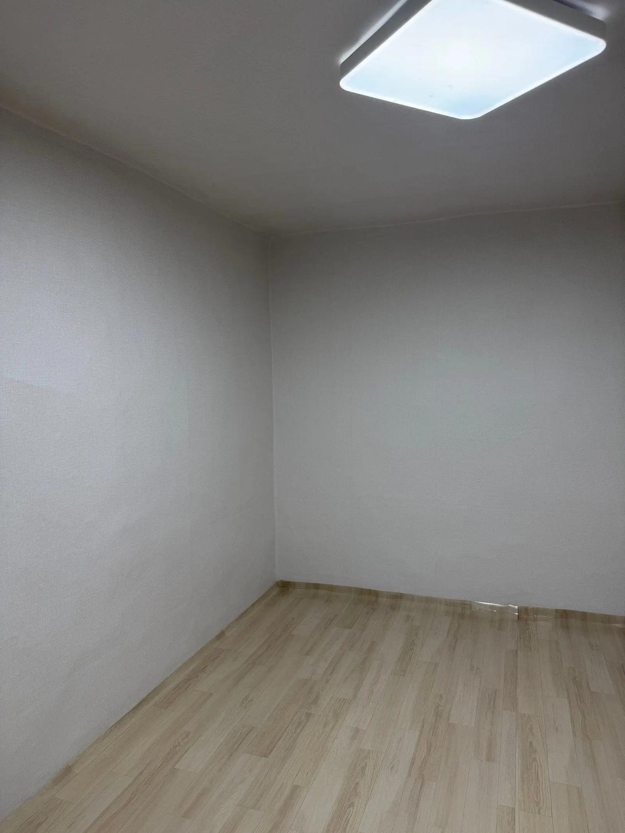 Room image 4