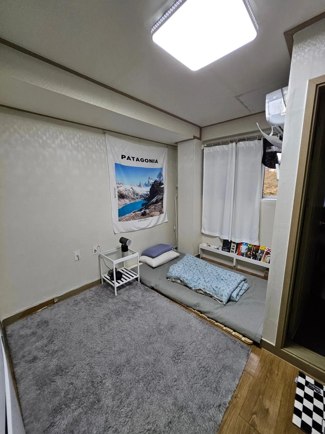 Room image0