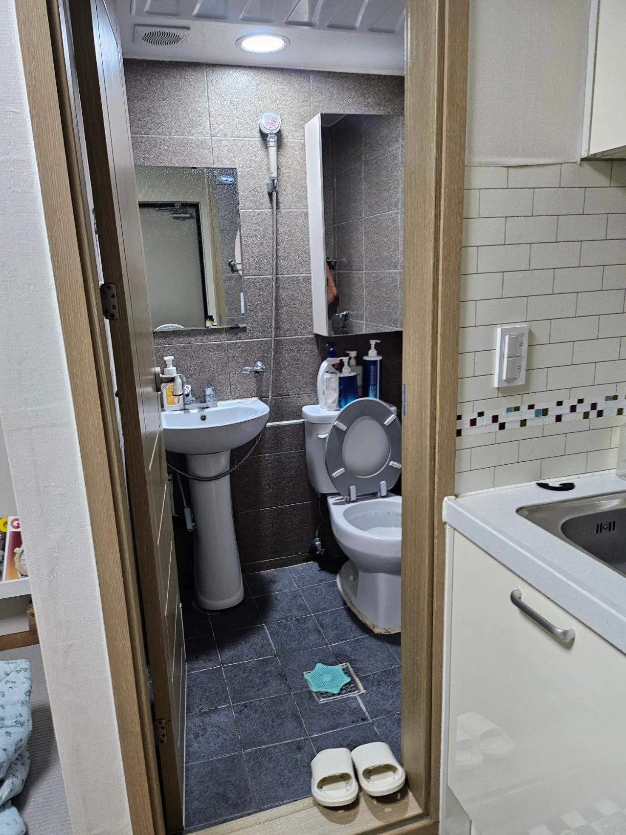 Room image2
