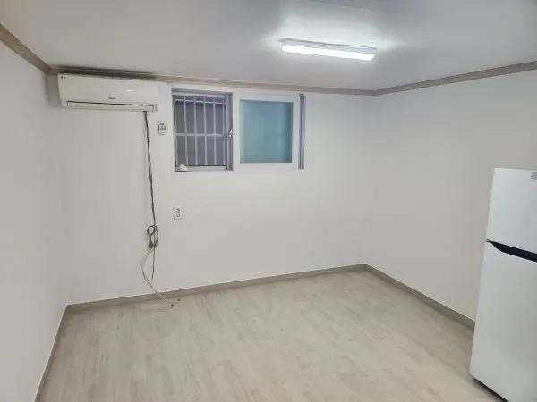 Room image0