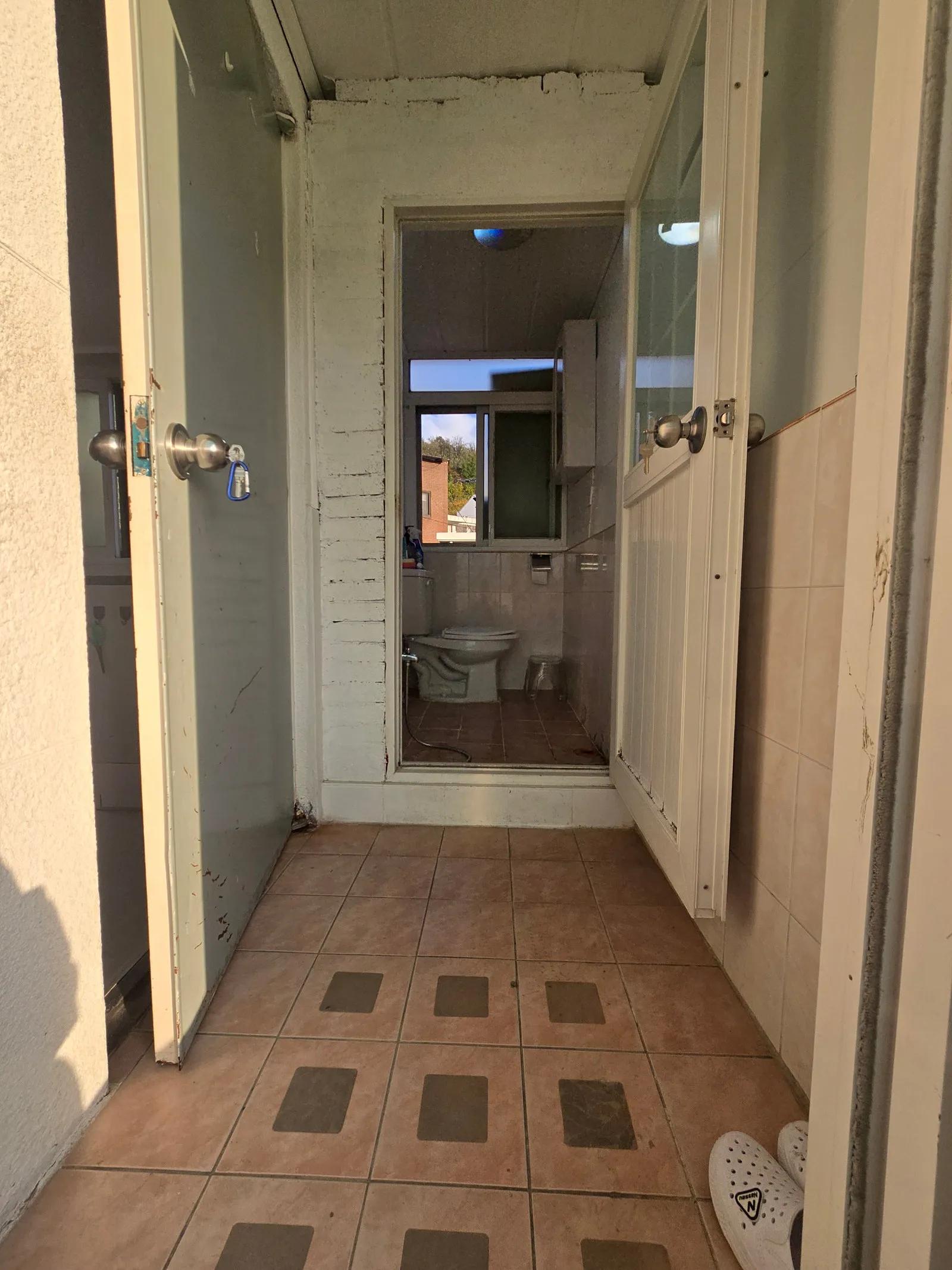 Room image8