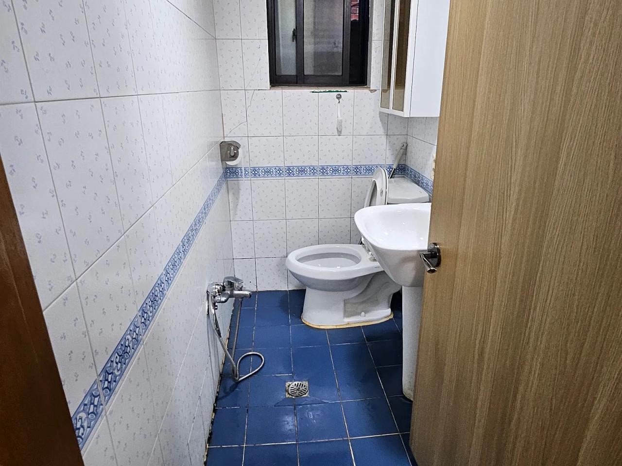 Room image 6