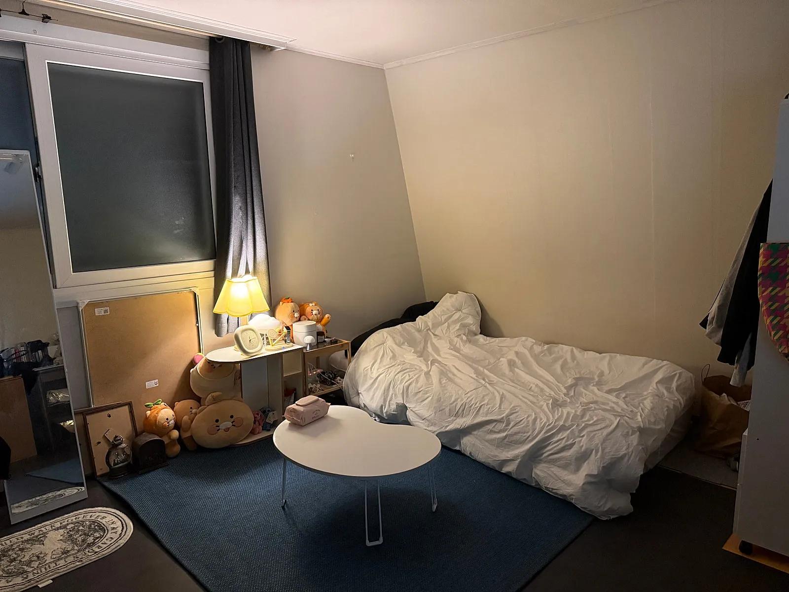 Room image0