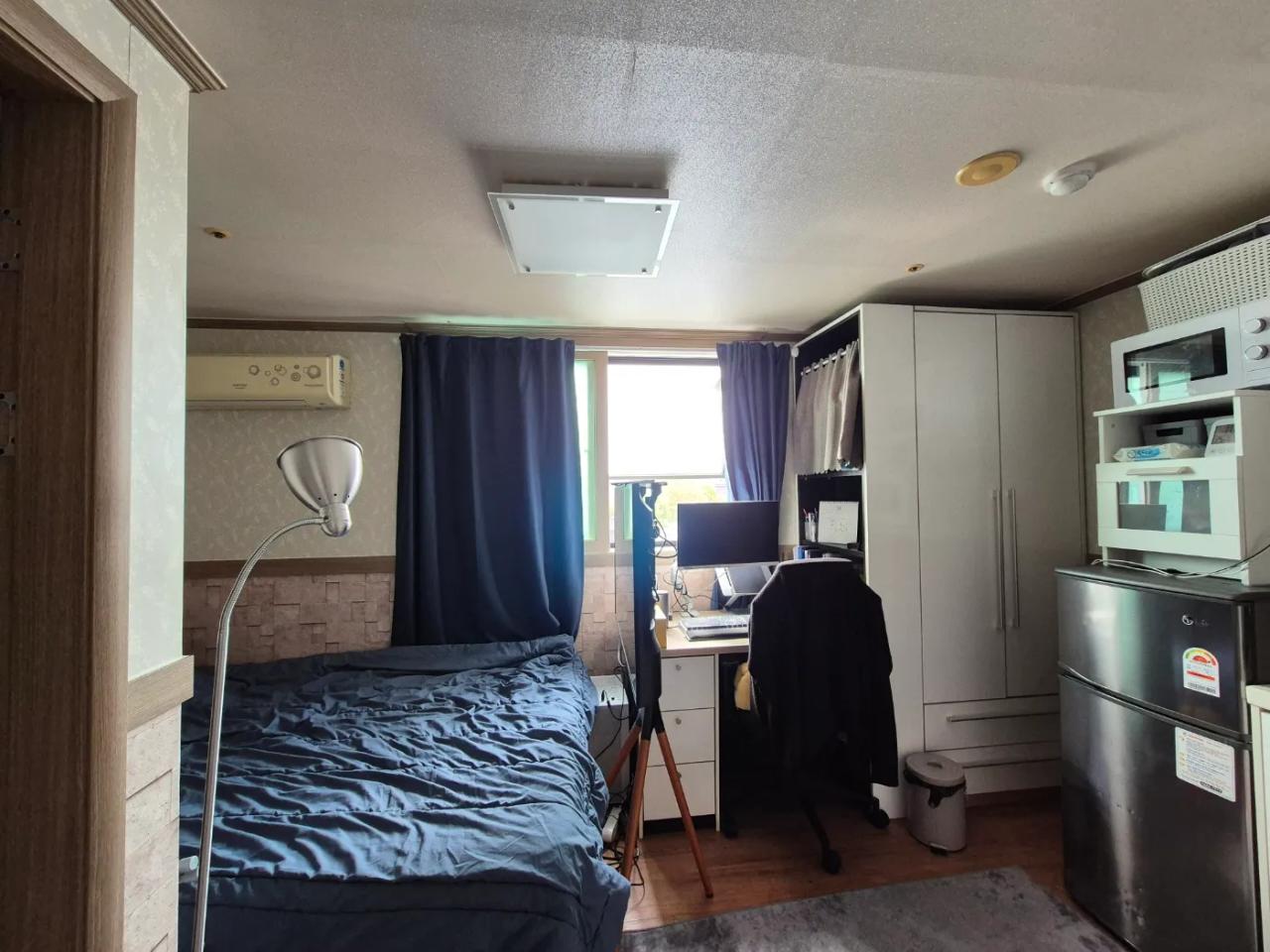 Room image 4
