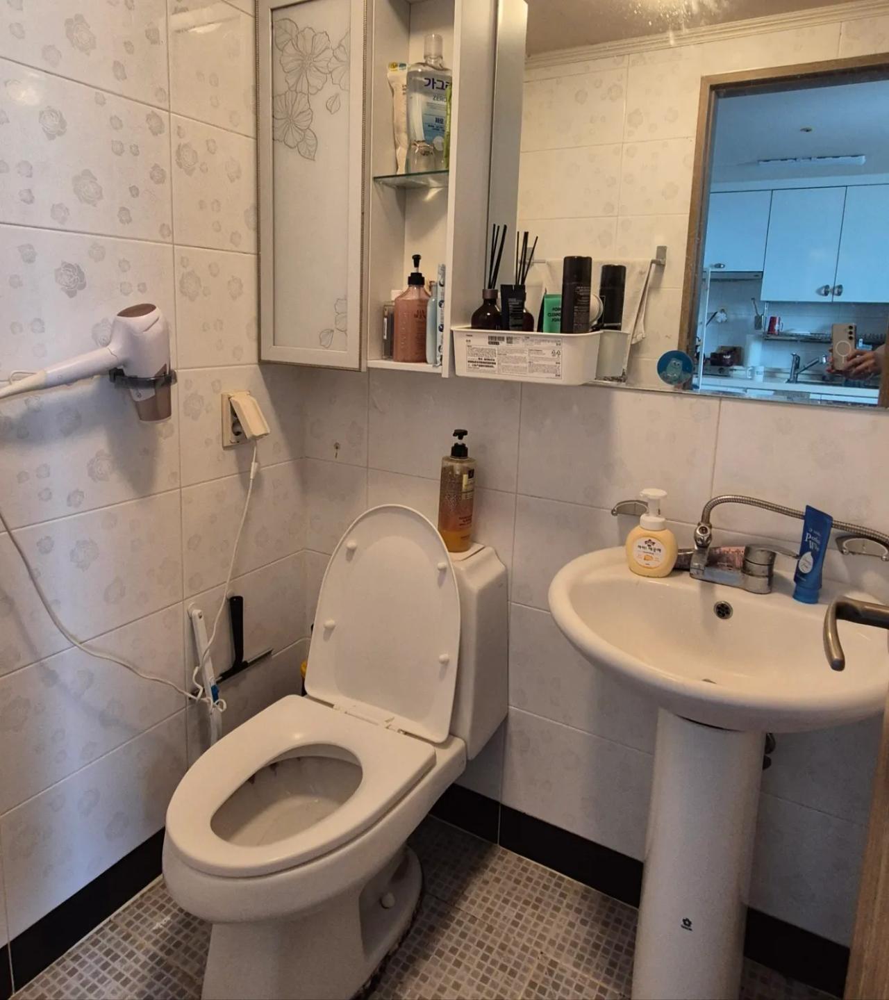 Room image 6