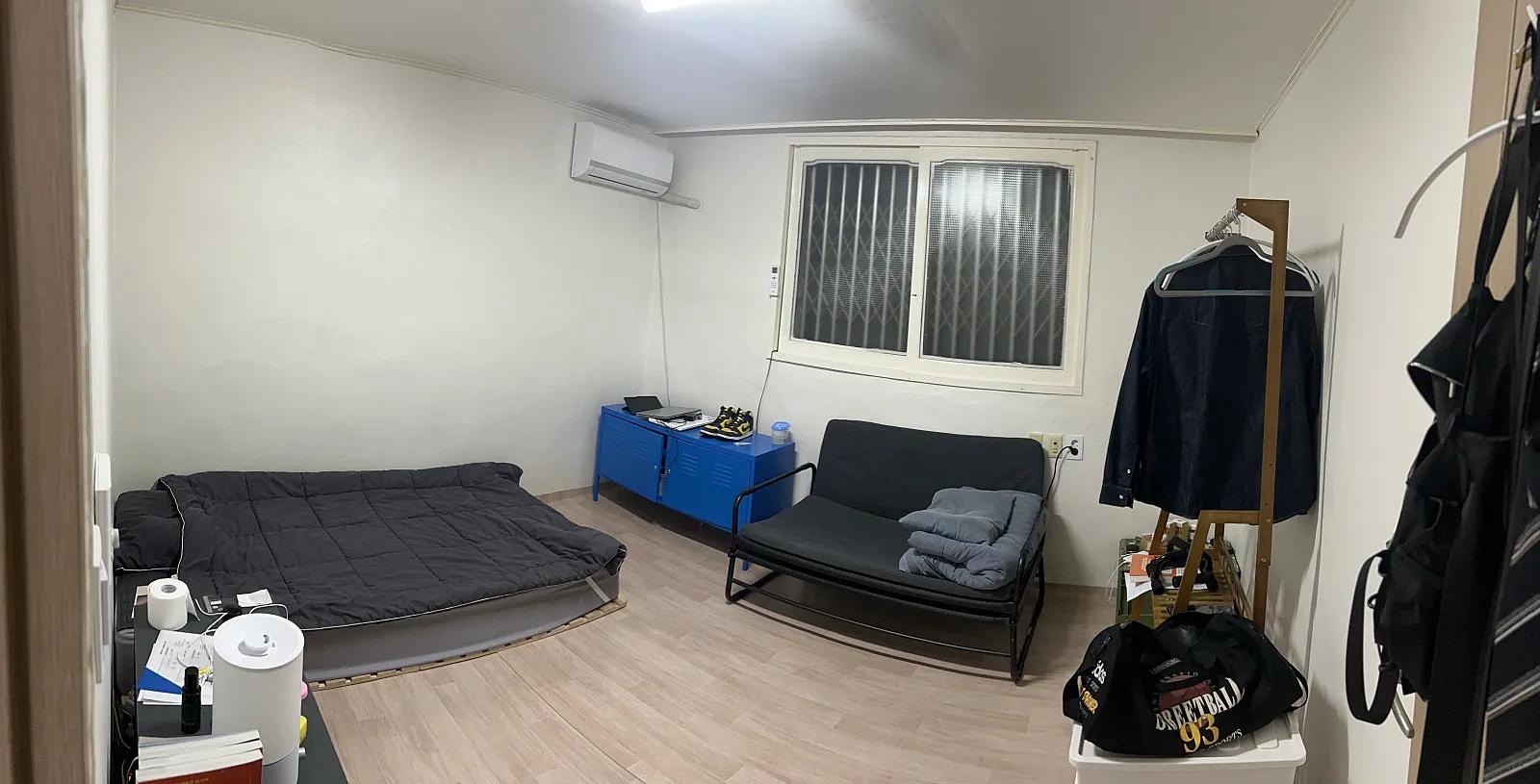 Room image0