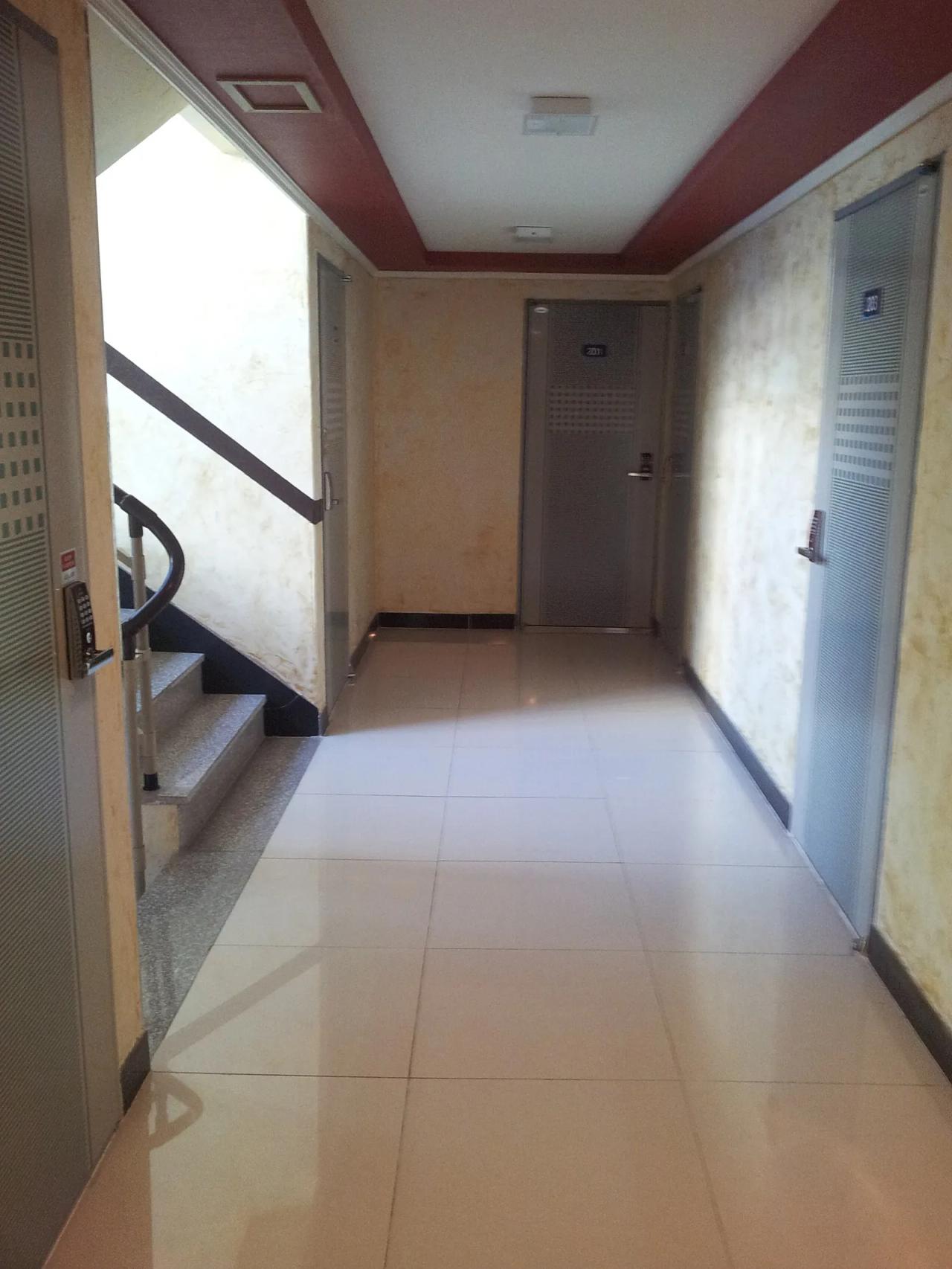 Room image 3