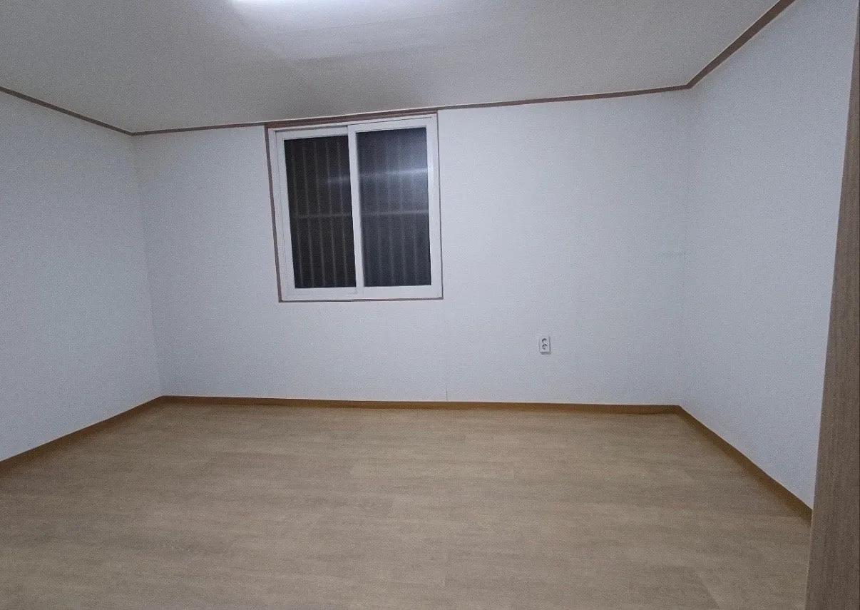 Room image 4