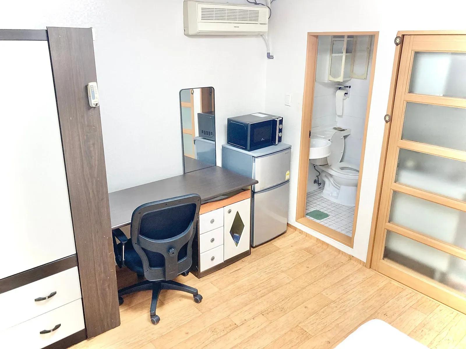 Room image0