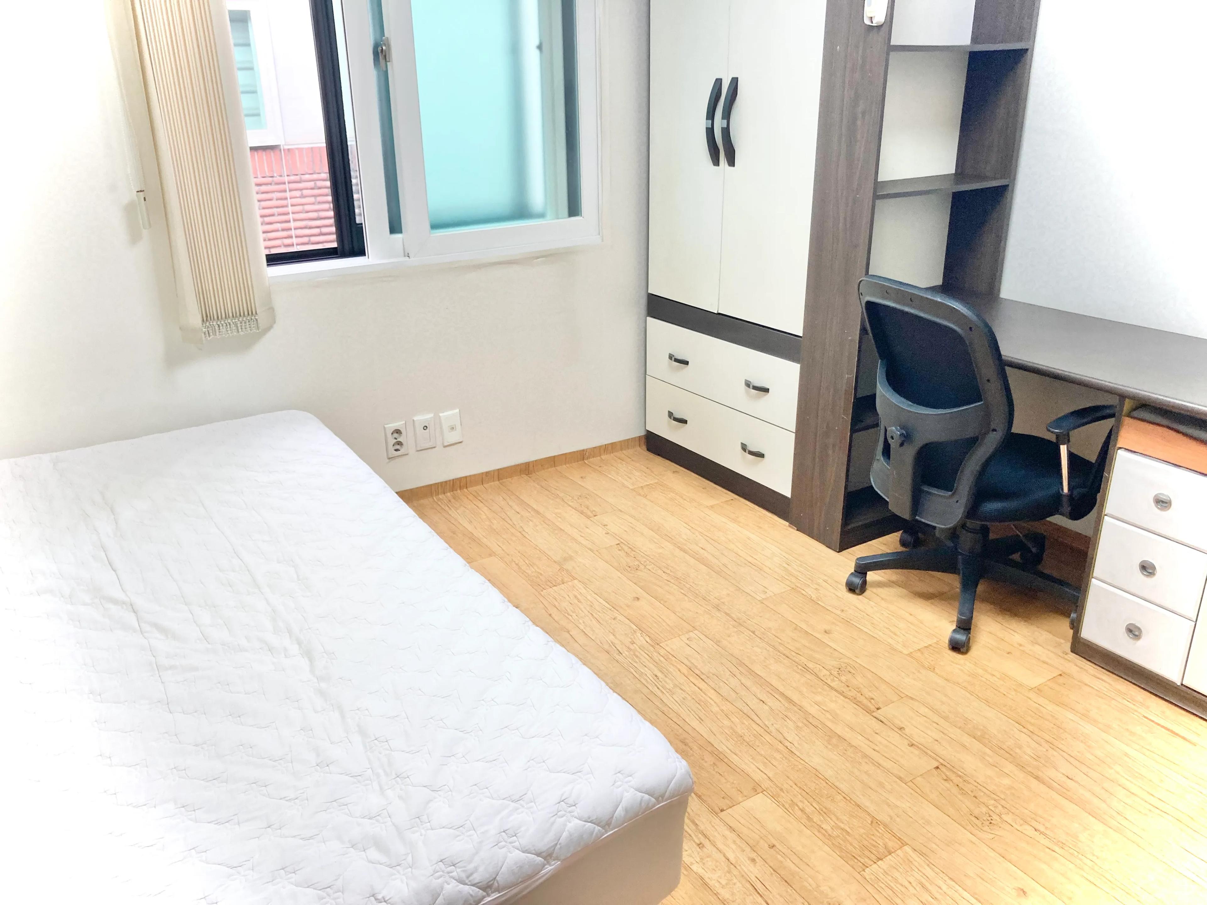 Room image2