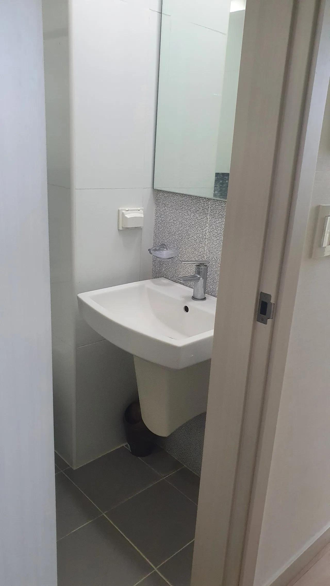 Room image8