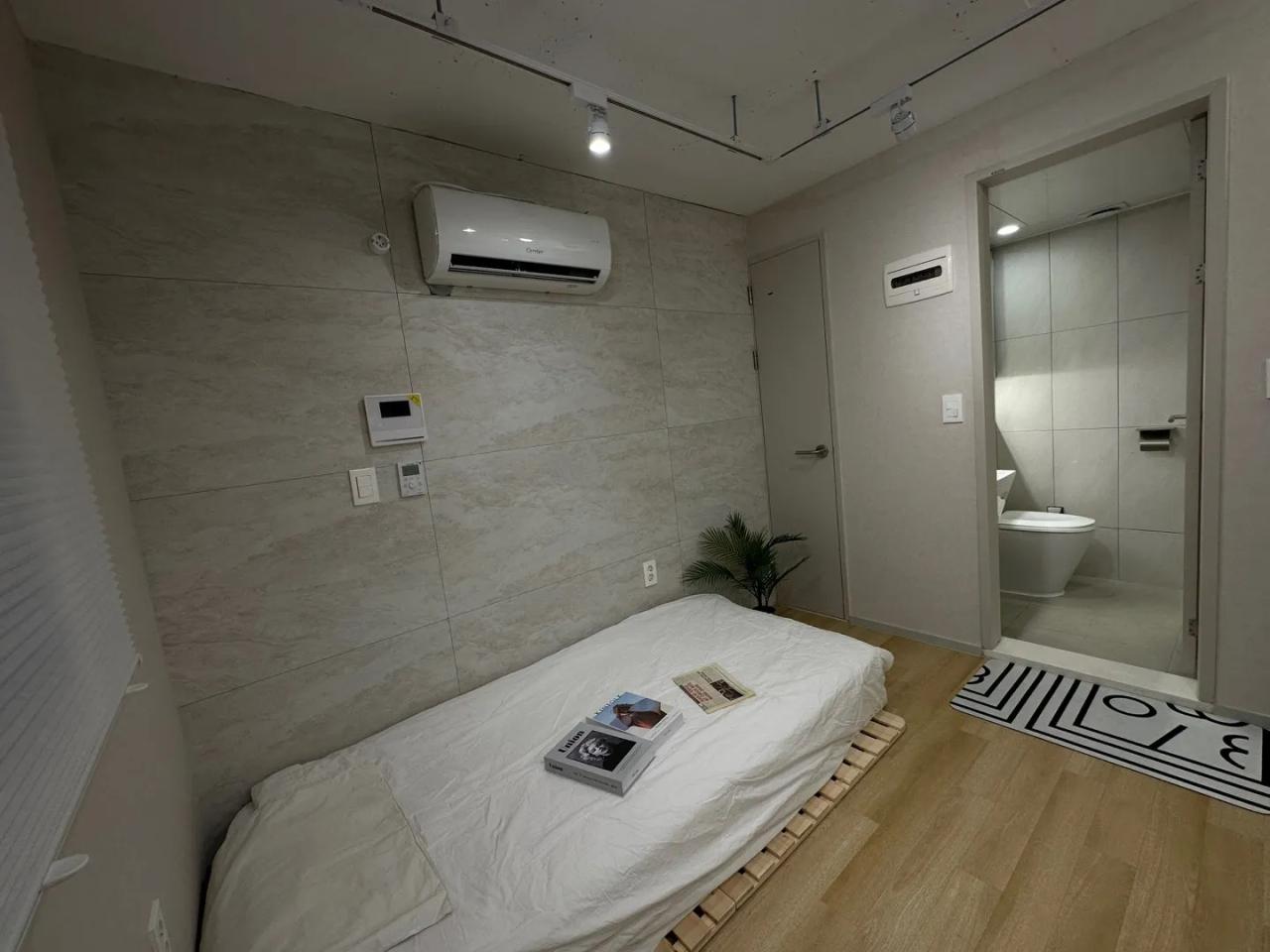 Room image 3