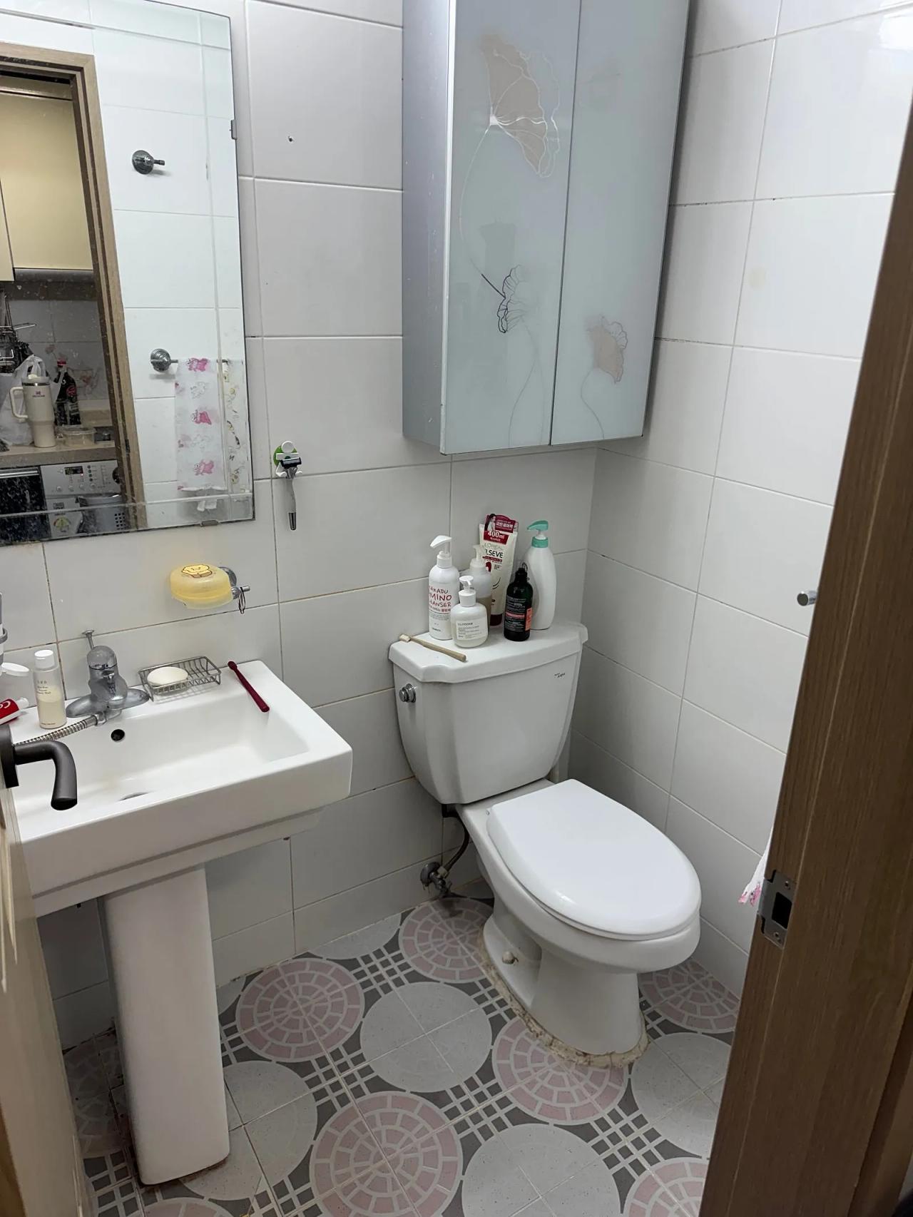 Room image 4