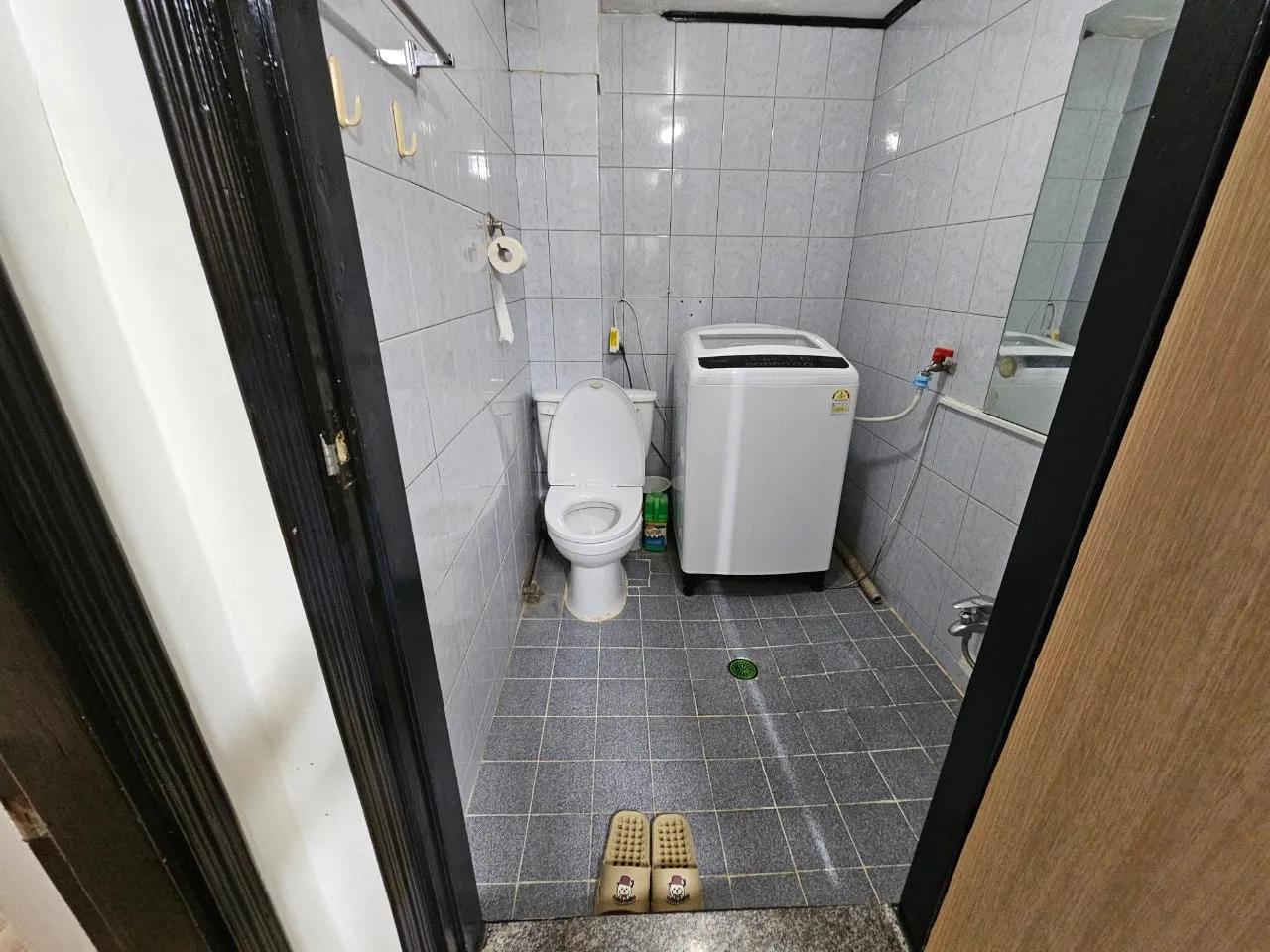 Room image8