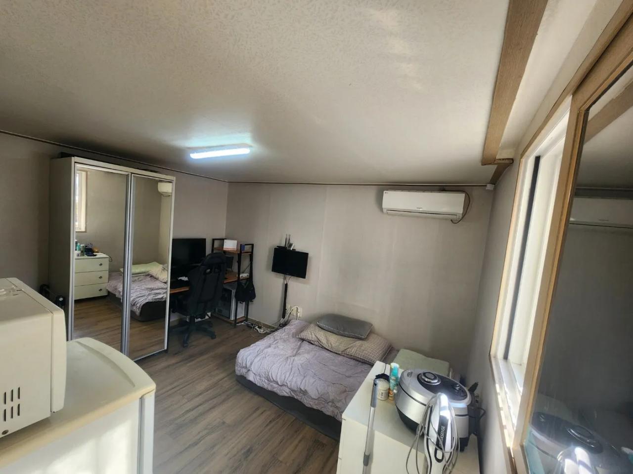 Room image 4