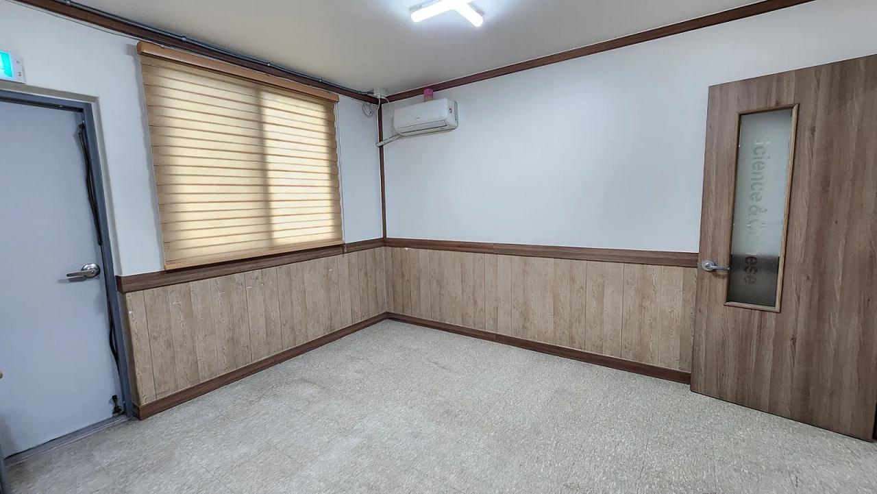 Room image 6