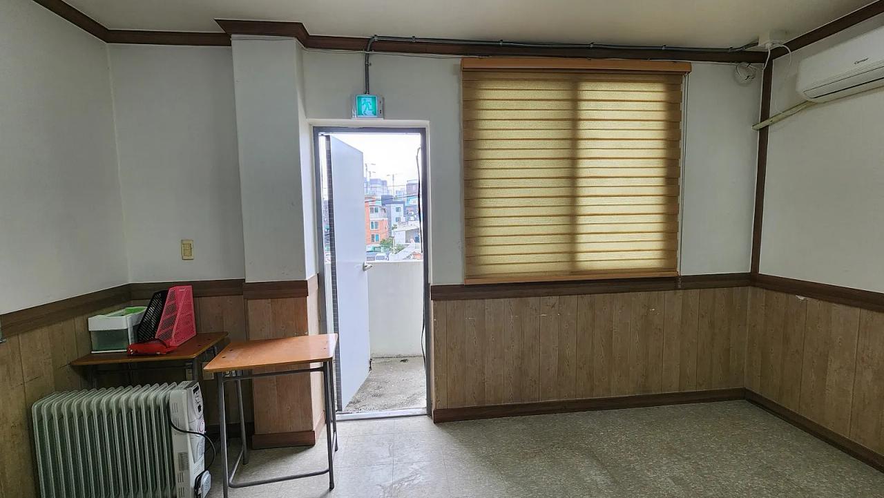 Room image 7