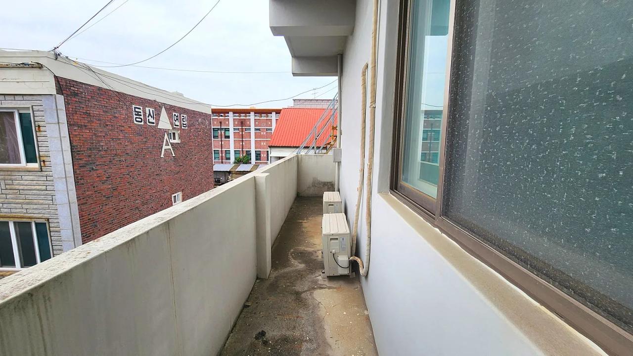 Room image 8