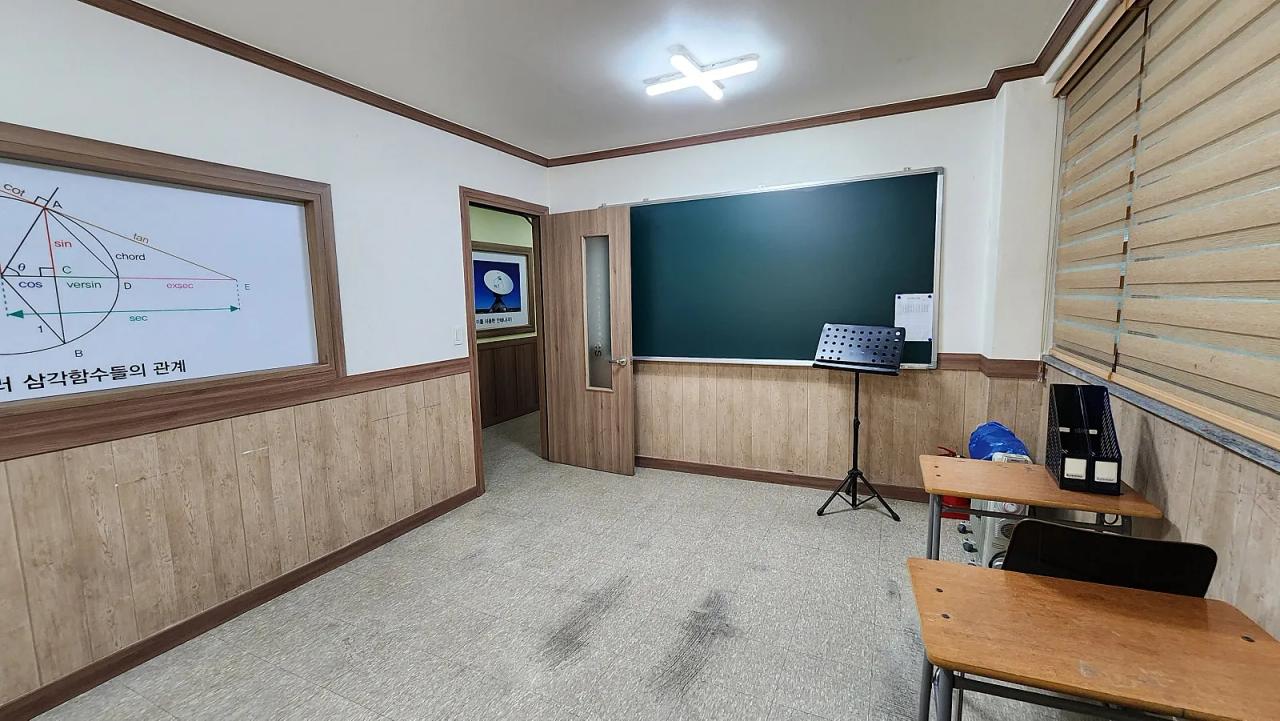 Room image 9