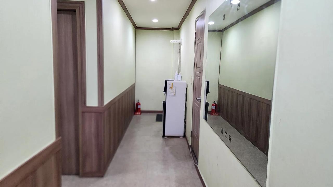 Room image 13