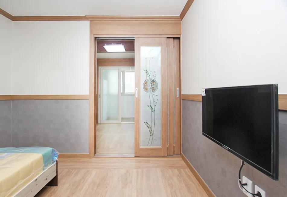 Room image 13