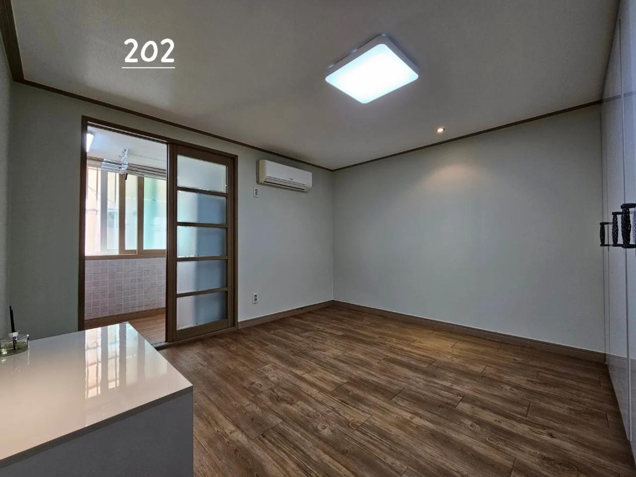 Room image 6