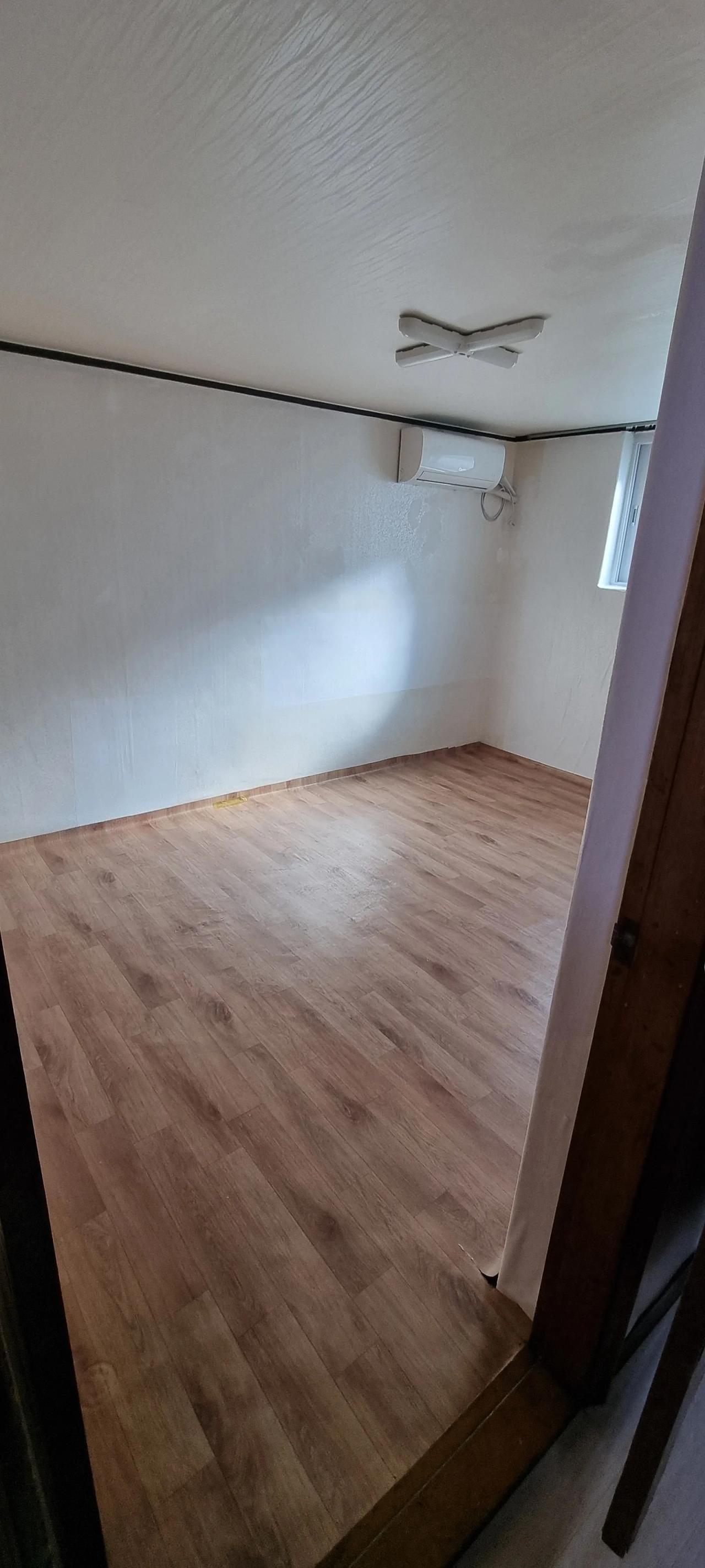 Room image 4