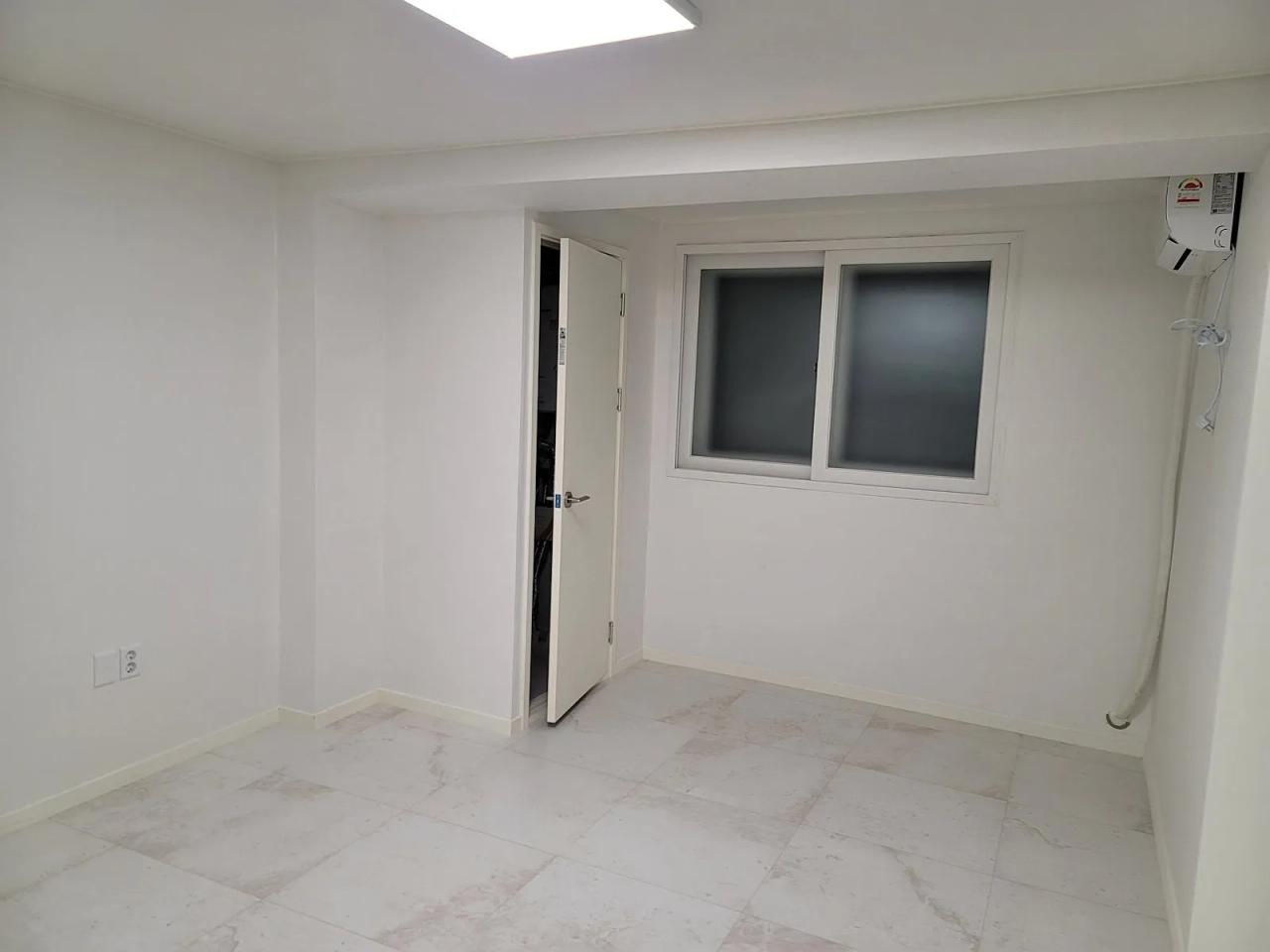 Room image 4