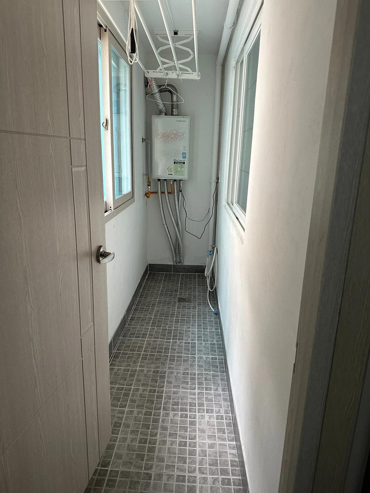 Room image 4