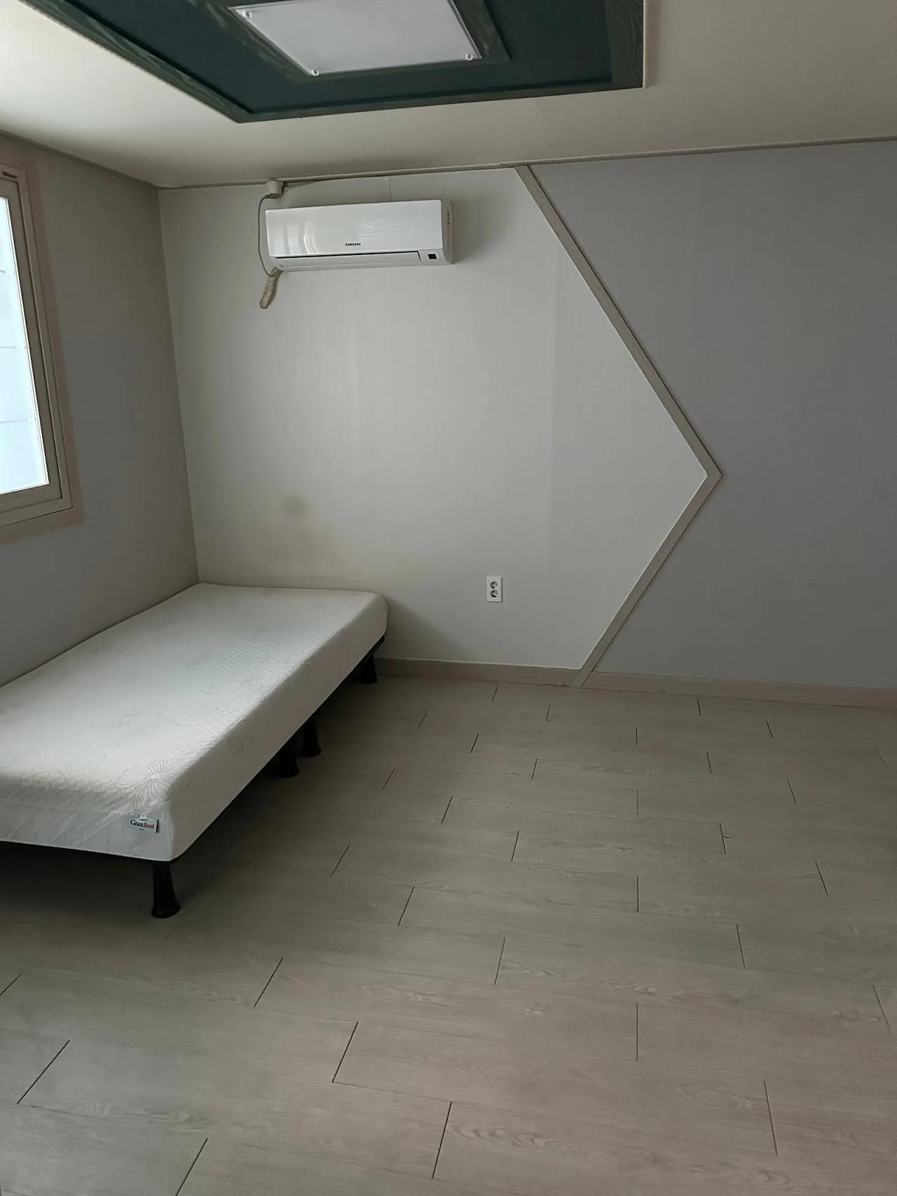 Room image 6