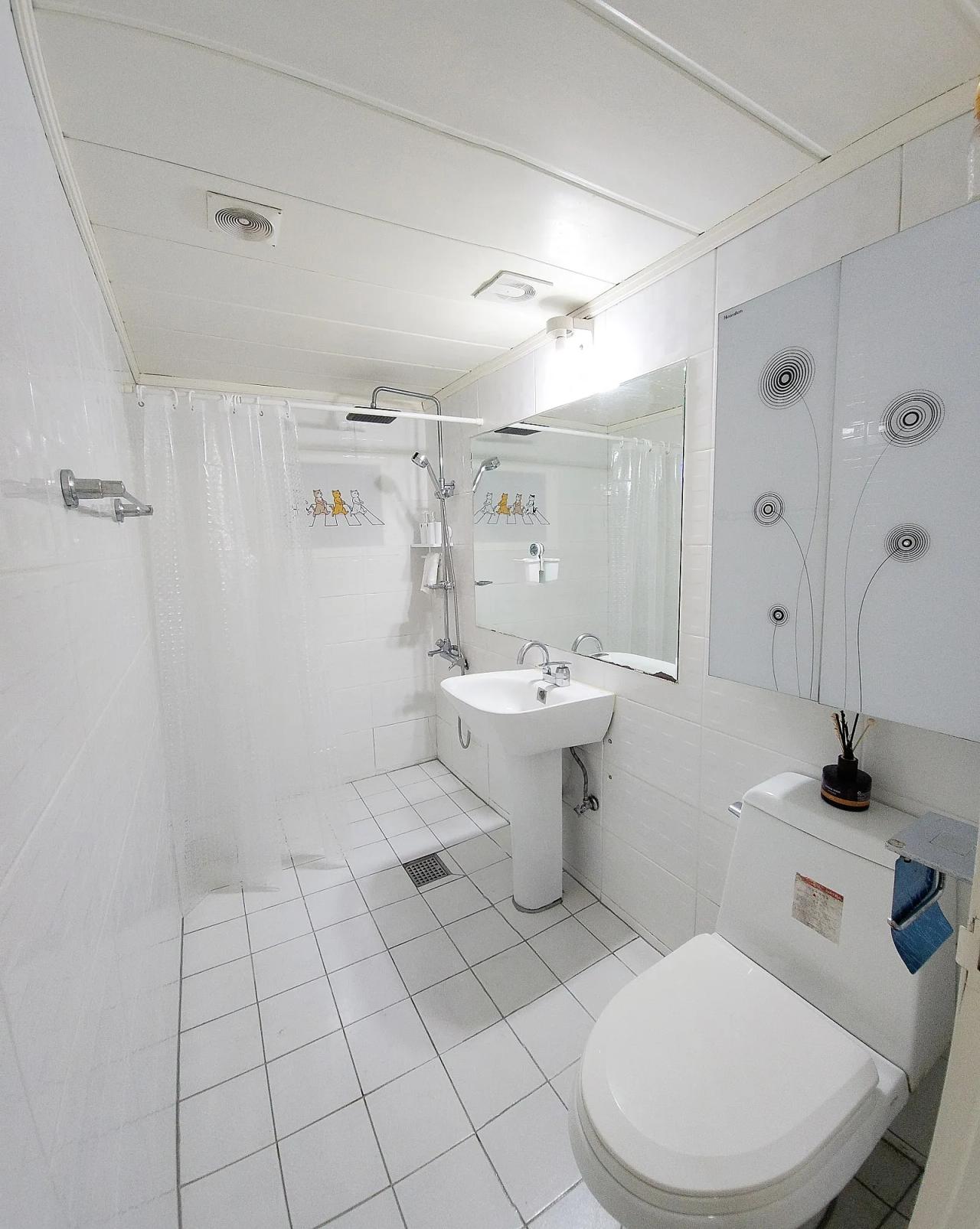 Room image 17
