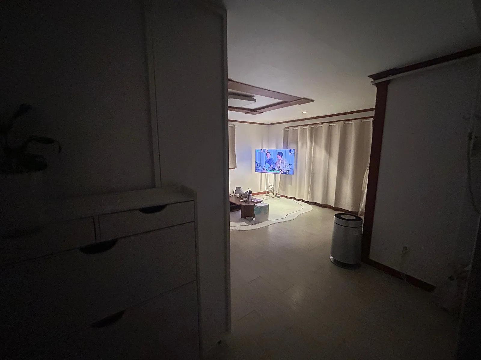 Room image0