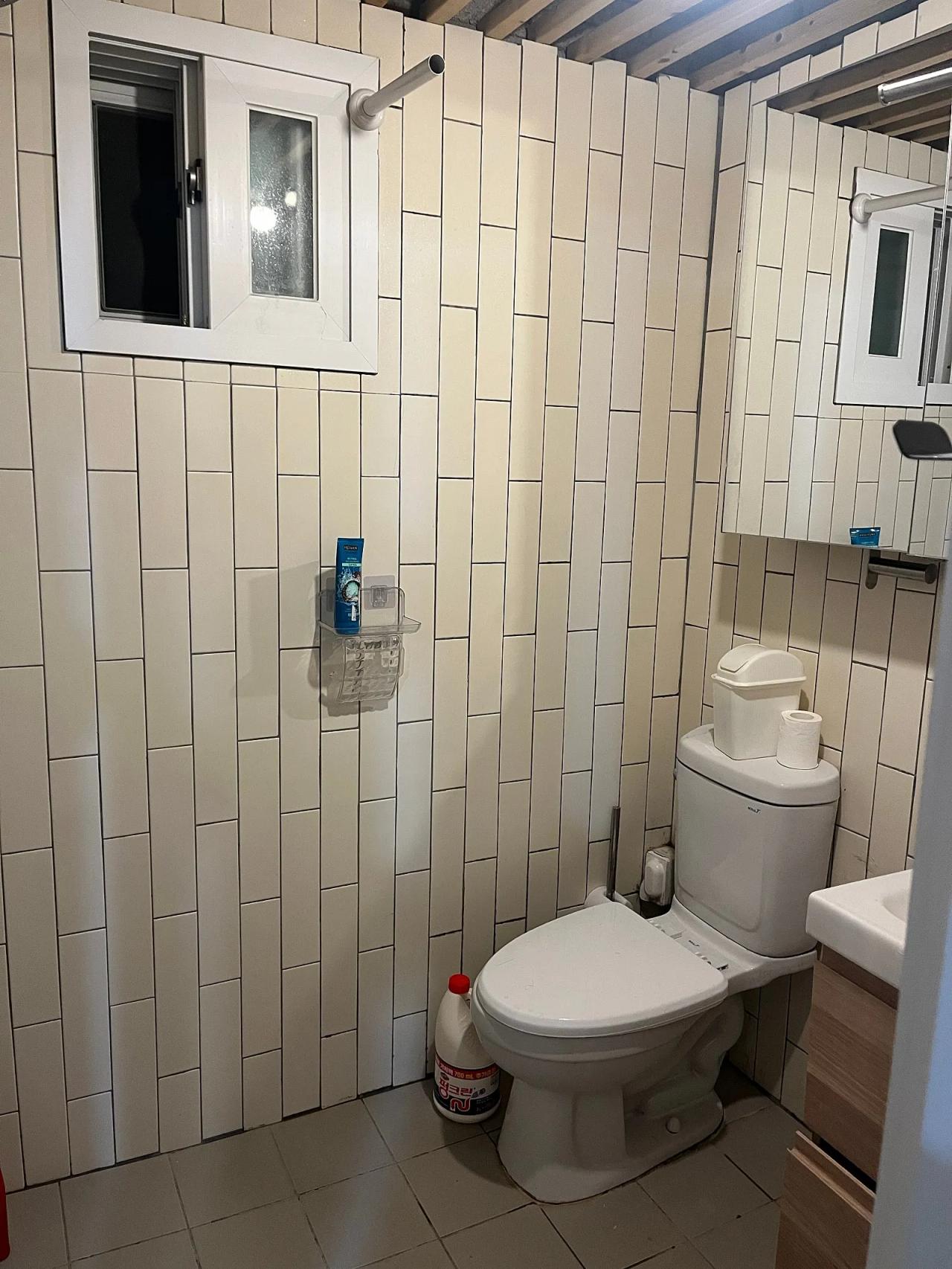 Room image 3