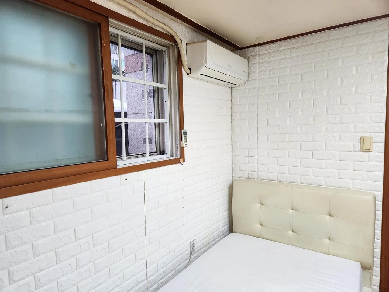 Room image 4