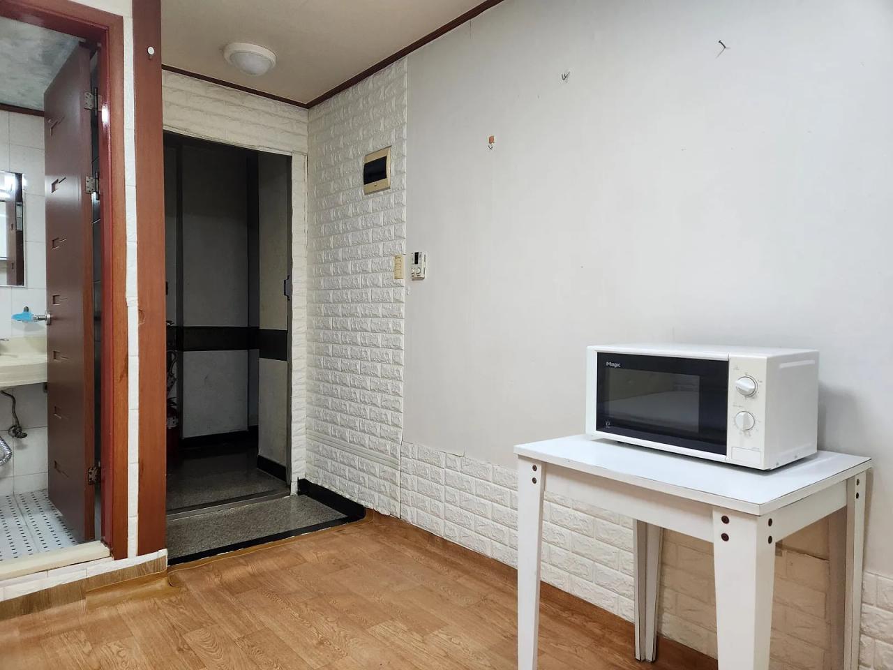 Room image 5